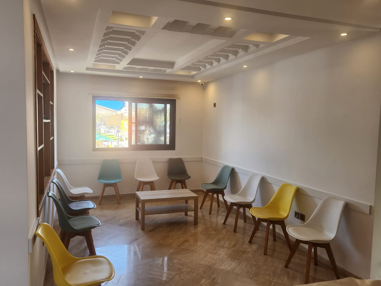 Salle d'attente du cabinet pédiatrique à Temara